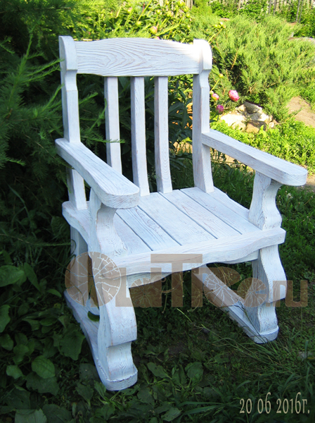 садовое кресло из дерева