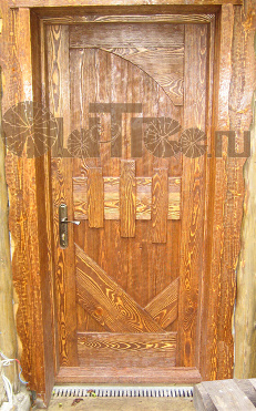 Дверь наружная из состаренного дерева в Пензе